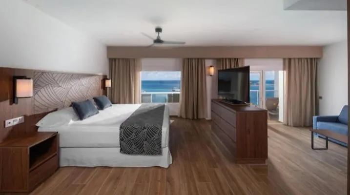 Spanish Court Hotel Бухта Монтего