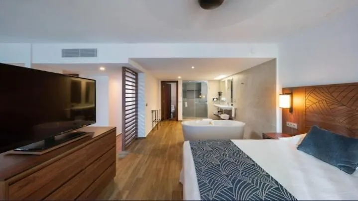 Spanish Court Hotel مونتيغو باي
